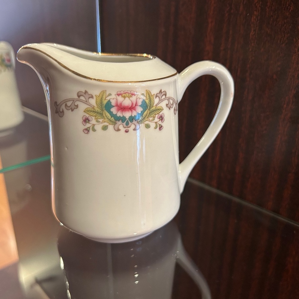 Porcelain Creamer with Bonus Small Bud Vase